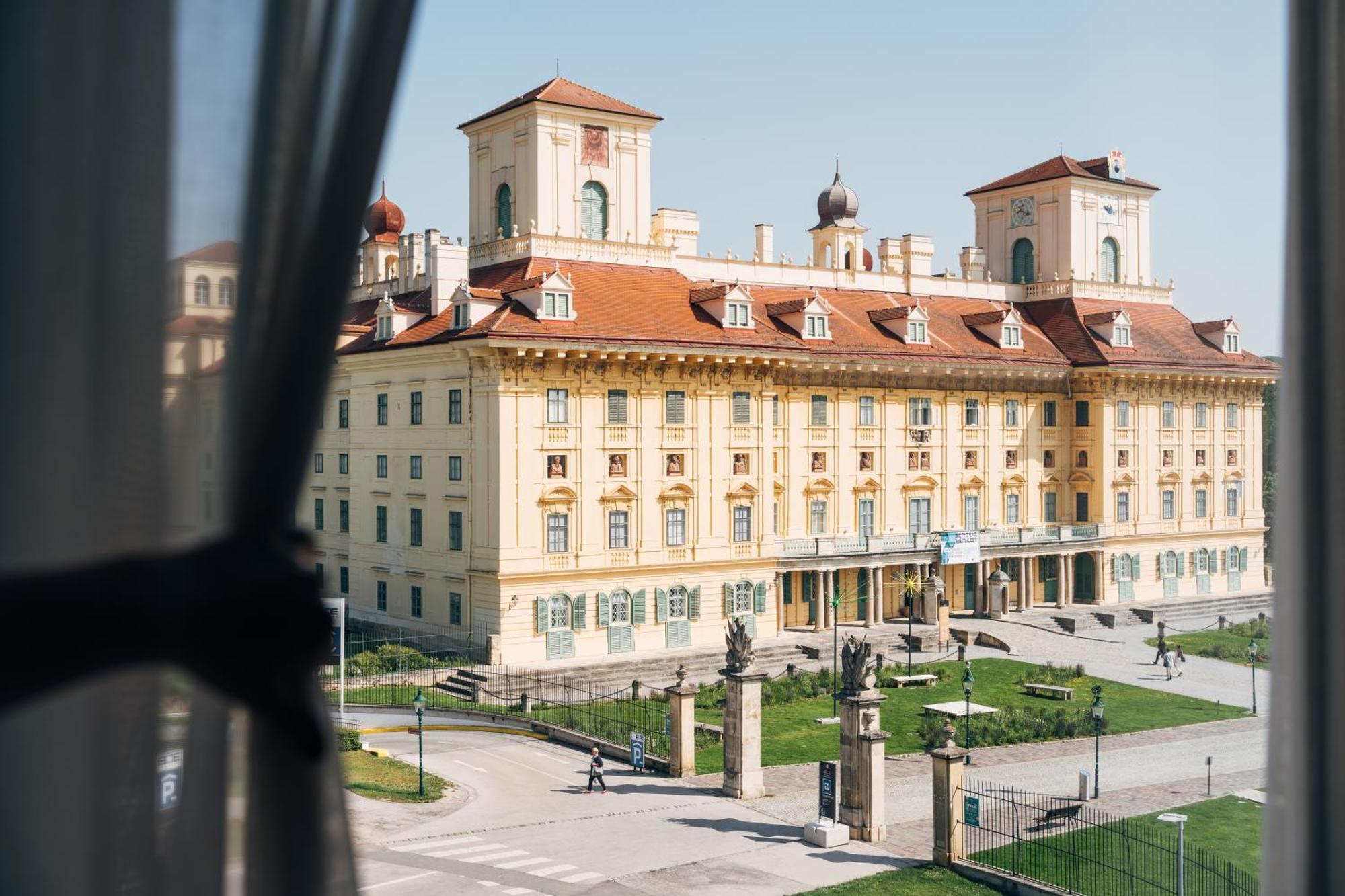 Hotel Galantha ไอเซนชตัดท์ ภายนอก รูปภาพ